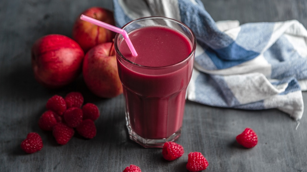 Juicing vs. Blending: Which Has More Health Benefits?